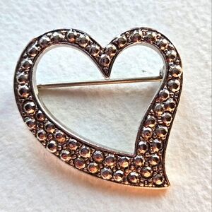 2/$20-NEW💫Silvertone Heart Brooch
